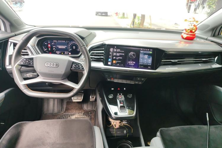Used Audi Q4 e-tron 2023 40 e-tron Boundary Edition Center Console