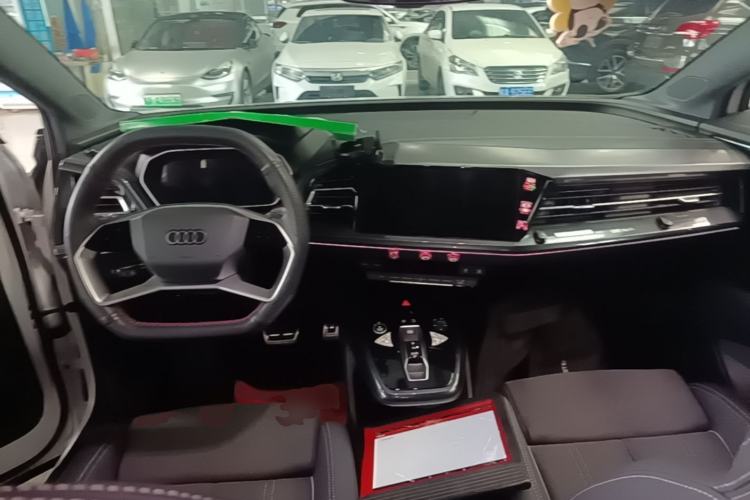 Used Audi Q4 e-tron 2023 50 e-tron quattro Visionary Edition Center Console