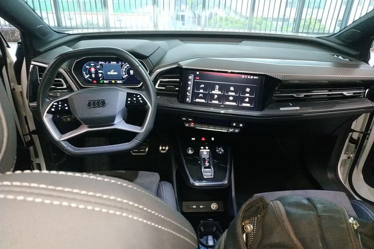 Used Audi Q4 e-tron 2023 40 e-tron Creation Edition Midnight Center Console