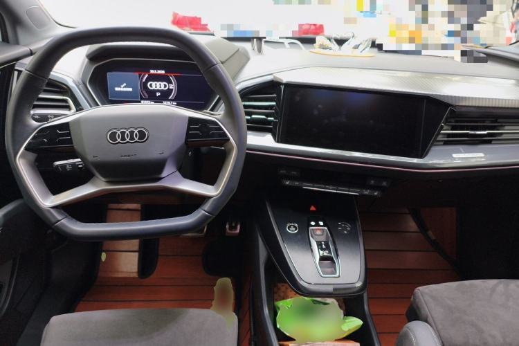Used Audi Q4 e-tron 2023 40 e-tron Boundary Edition Center Console
