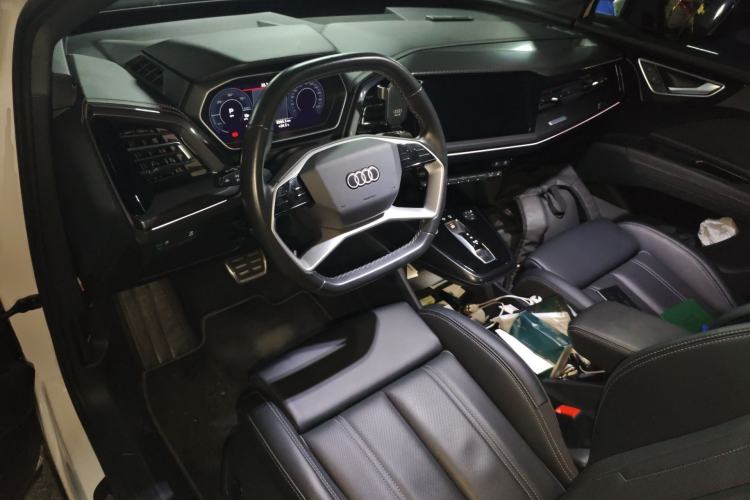 Used Audi Q4 e-tron 2023 40 e-tron Boundary Edition Center Console