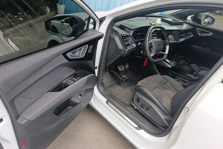 Used Audi Q4 e-tron 2023 40 e-tron Creation Edition Midnight Driver Seat