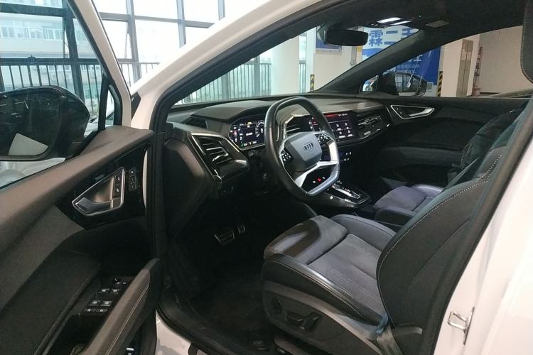 Used Audi Q4 e-tron 2023 40 e-tron Creation Edition Midnight Driver Seat