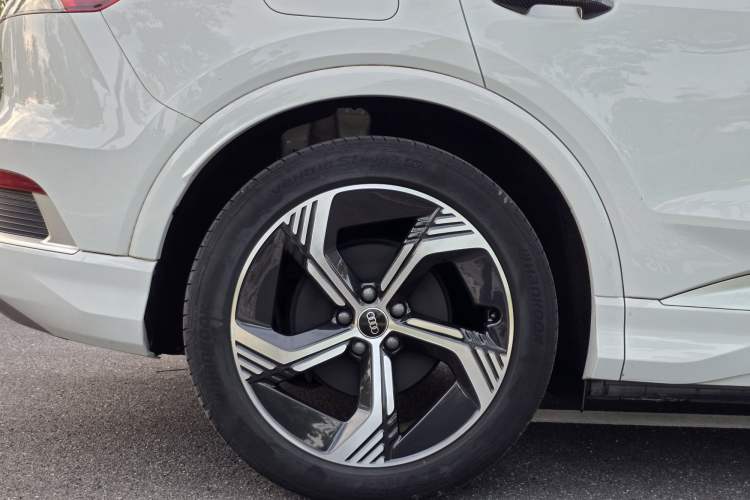 Used Audi Q4 e-tron 2023 50 e-tron quattro Visionary Edition Exterior 8
