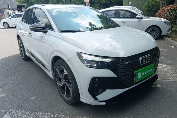 Used Audi Q4 e-tron 2023 40 e-tron Creation Edition Midnight Front Right 45 Deg