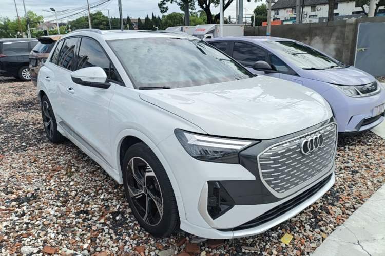 Used Audi Q4 e-tron 2023 40 e-tron Boundary Edition Front Right 45 Deg
