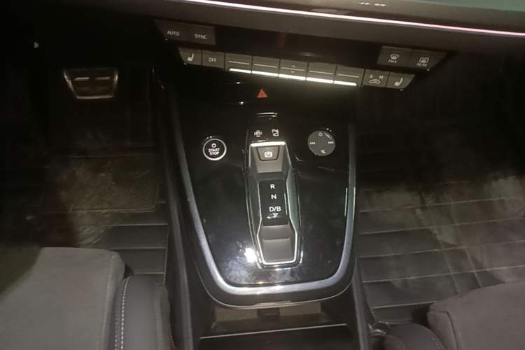 Used Audi Q4 e-tron 2023 40 e-tron Boundary Edition Gear Lever