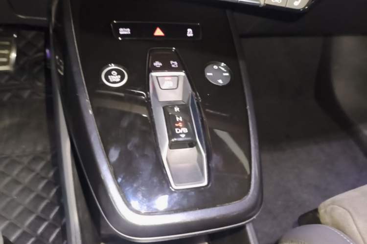 Used Audi Q4 e-tron 2023 40 e-tron Boundary Edition Gear Lever