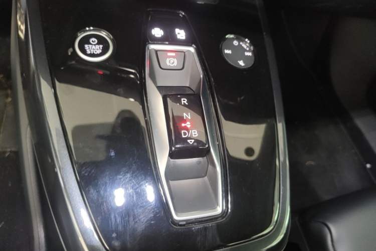 Used Audi Q4 e-tron 2023 40 e-tron Boundary Edition Gear Lever