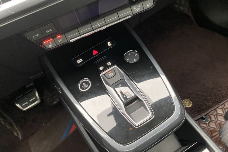 Used Audi Q4 e-tron 2023 40 e-tron Boundary Edition Gear Lever
