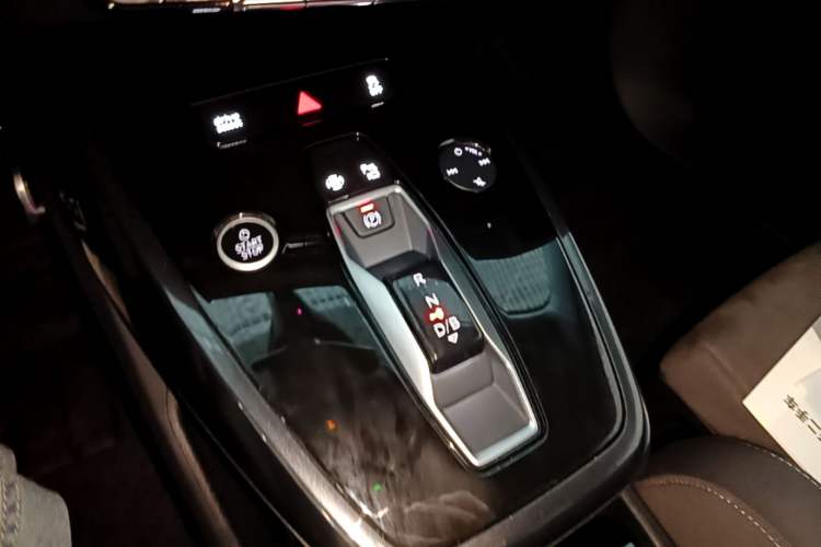 Used Audi Q4 e-tron 2023 40 e-tron Boundary Edition Gear Lever