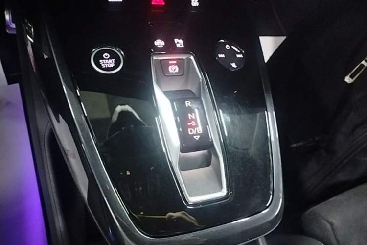 Used Audi Q4 e-tron 2023 40 e-tron Boundary Edition Gear Lever