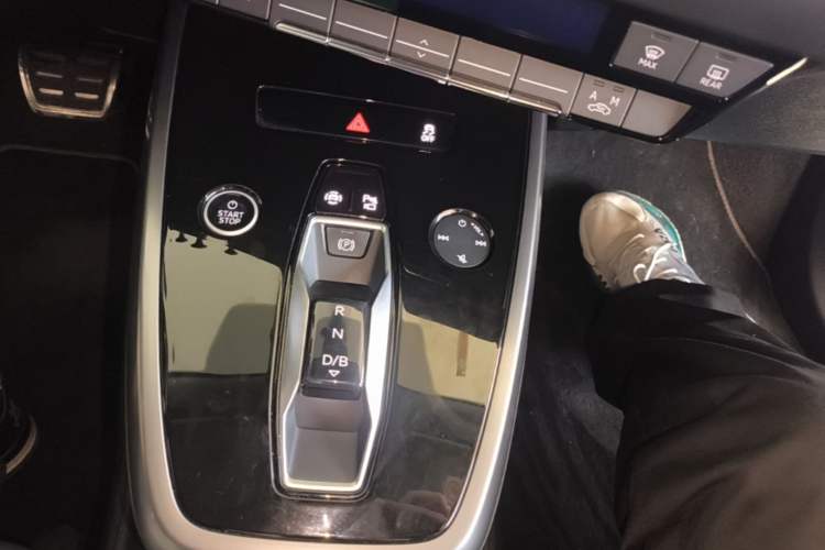 Used Audi Q4 e-tron 2023 40 e-tron Adventure Edition Gear Lever