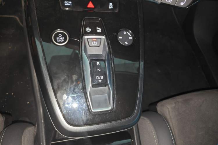 Used Audi Q4 e-tron 2023 40 e-tron Boundary Edition Gear Lever