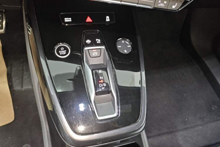 Used Audi Q4 e-tron 2023 40 e-tron Boundary Edition Gear Lever