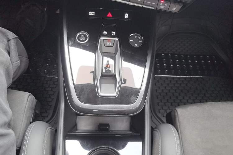 Used Audi Q4 e-tron 2023 40 e-tron Boundary Edition Gear Lever