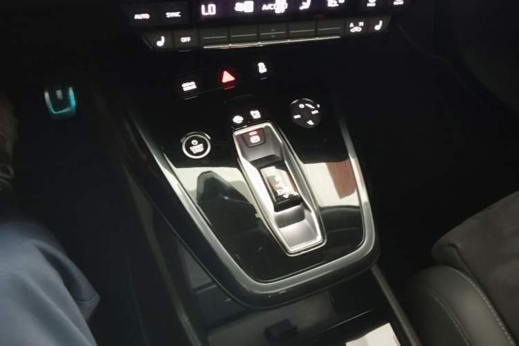 Used Audi Q4 e-tron 2023 40 e-tron Boundary Edition Gear Lever