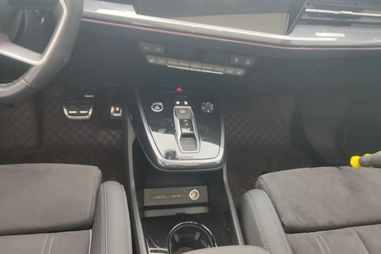 Used Audi Q4 e-tron 2023 40 e-tron Boundary Edition Gear Lever