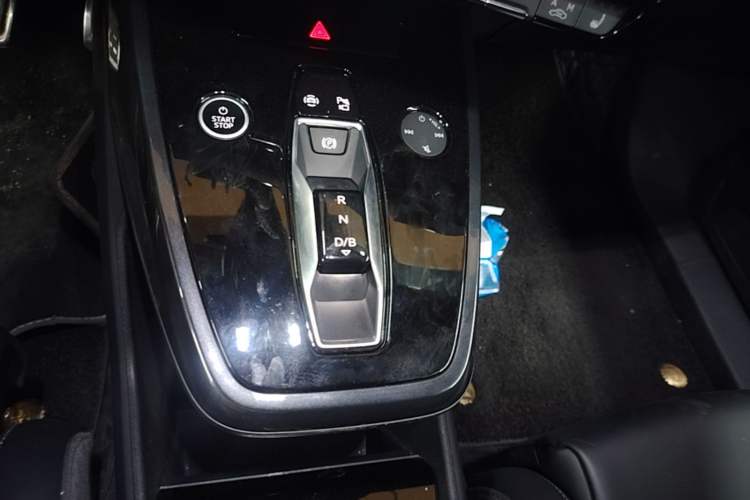 Used Audi Q4 e-tron 2023 40 e-tron Boundary Edition Gear Lever