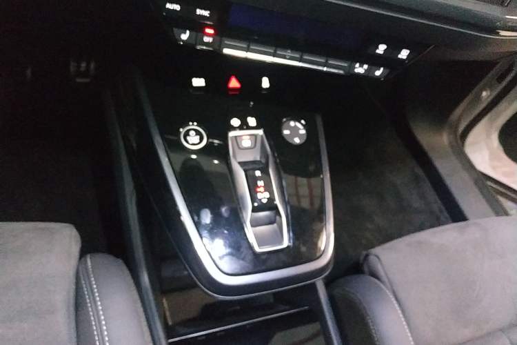 Used Audi Q4 e-tron 2023 40 e-tron Creation Edition Midnight Gear Lever