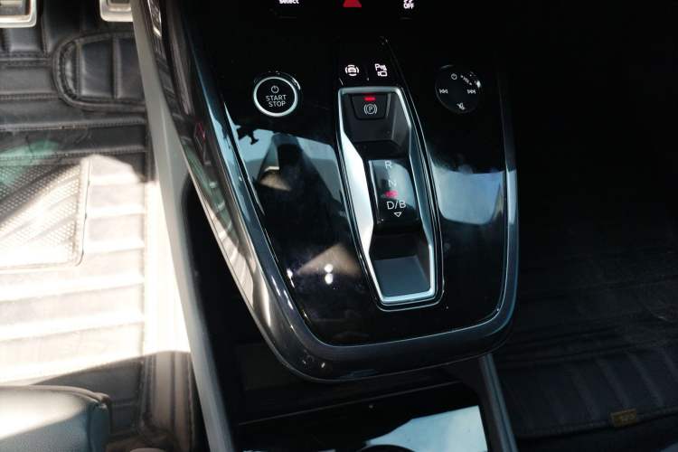 Used Audi Q4 e-tron 2023 40 e-tron Boundary Edition Gear Lever