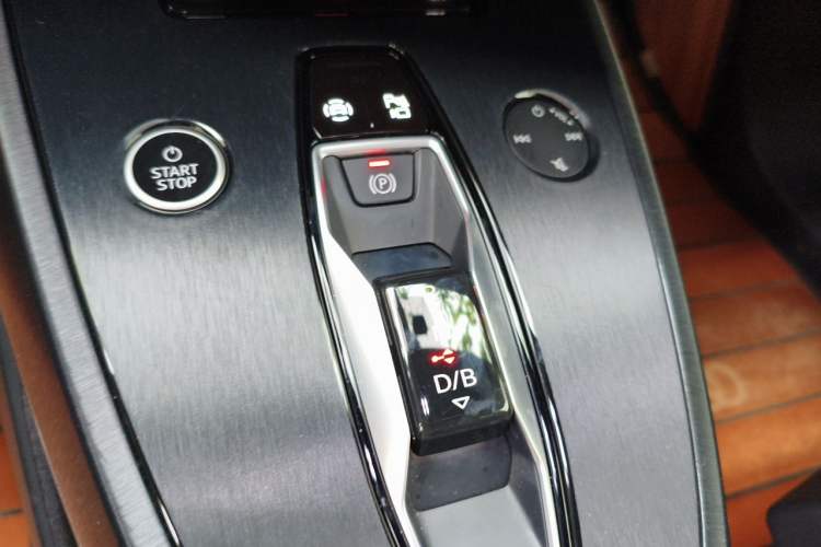 Used Audi Q4 e-tron 2023 40 e-tron Boundary Edition Gear Lever