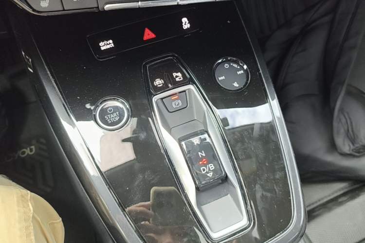 Used Audi Q4 e-tron 2023 40 e-tron Boundary Edition Gear Lever