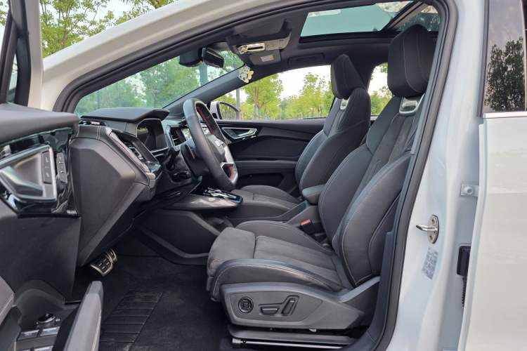 Used Audi Q4 e-tron 2023 50 e-tron quattro Visionary Edition Interior 1