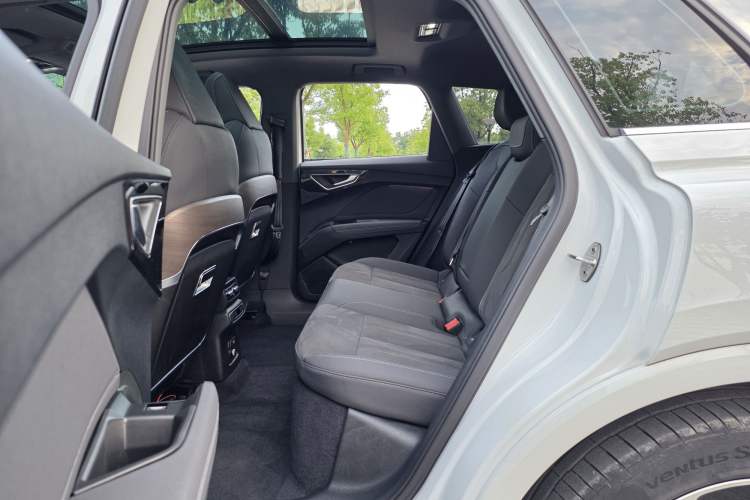 Used Audi Q4 e-tron 2023 50 e-tron quattro Visionary Edition Interior 2