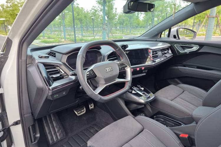 Used Audi Q4 e-tron 2023 50 e-tron quattro Visionary Edition Interior 4