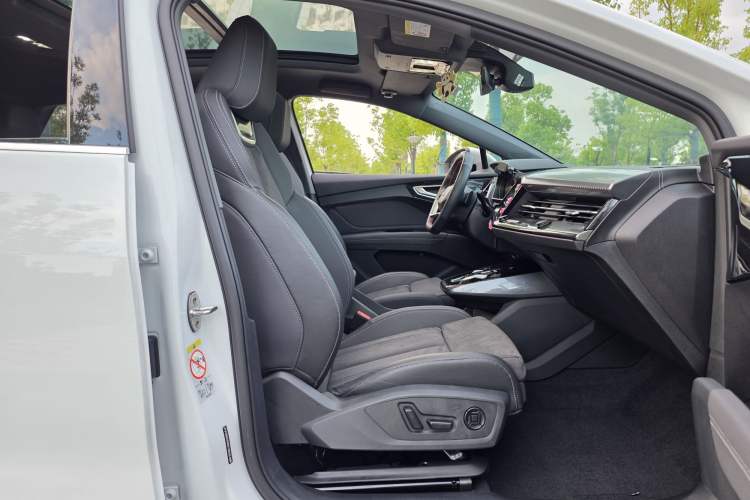 Used Audi Q4 e-tron 2023 50 e-tron quattro Visionary Edition Interior 5