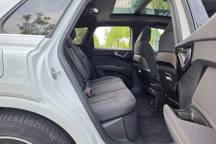 Used Audi Q4 e-tron 2023 50 e-tron quattro Visionary Edition Interior 6