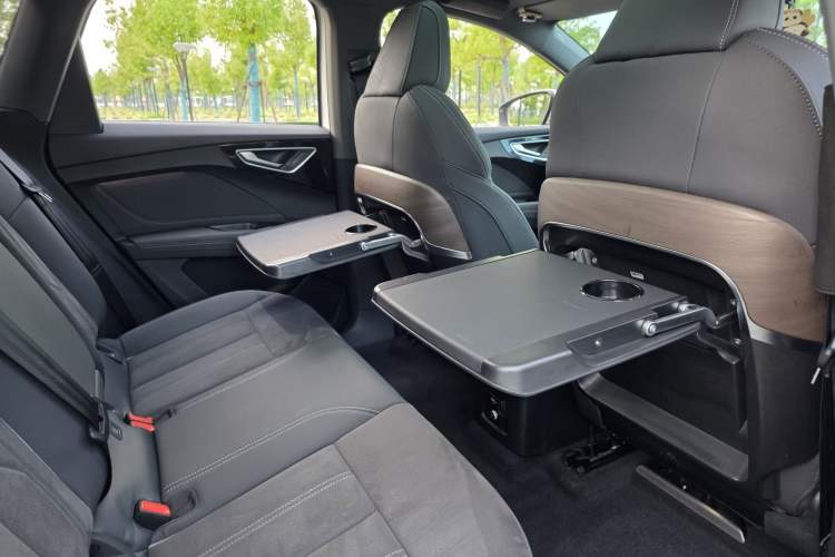 Used Audi Q4 e-tron 2023 50 e-tron quattro Visionary Edition Interior 7
