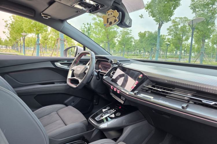 Used Audi Q4 e-tron 2023 50 e-tron quattro Visionary Edition Interior 9