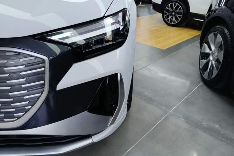 Used Audi Q4 e-tron 2023 40 e-tron Adventure Edition Left Front Headlight