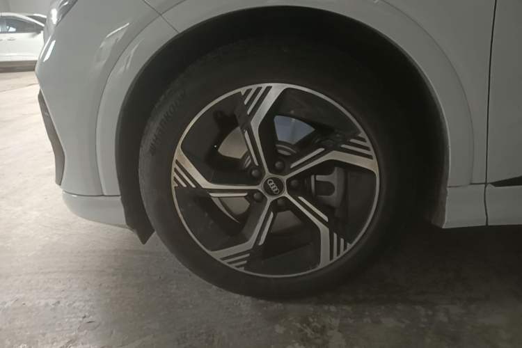 Used Audi Q4 e-tron 2023 40 e-tron Boundary Edition Left Front Wheel Hub
