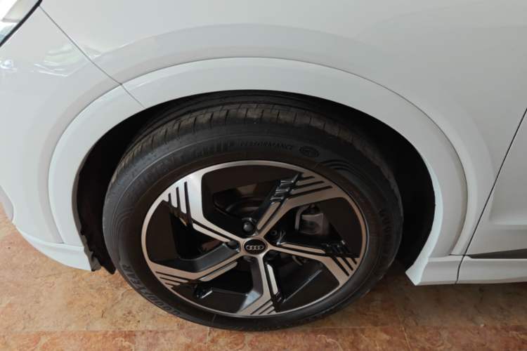 Used Audi Q4 e-tron 2023 40 e-tron Boundary Edition Left Front Wheel Hub