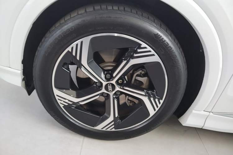 Used Audi Q4 e-tron 2023 40 e-tron Adventure Edition Left Front Wheel Hub