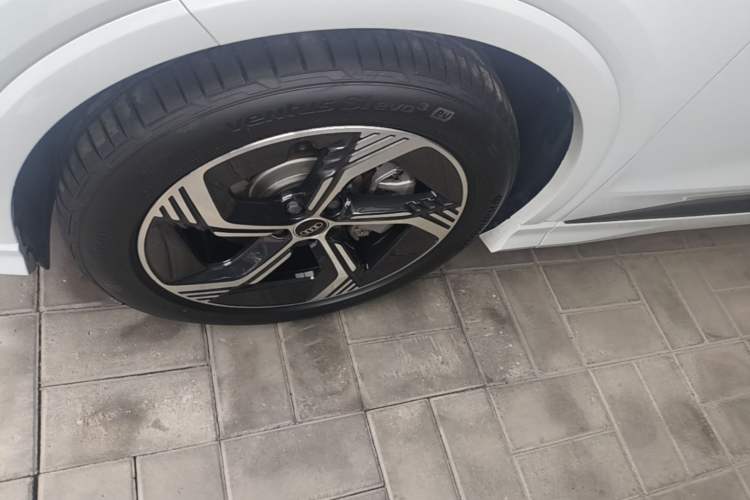Used Audi Q4 e-tron 2023 40 e-tron Boundary Edition Left Front Wheel Hub