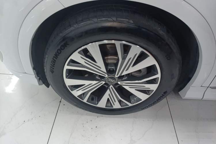 Used Audi Q4 e-tron 2023 40 e-tron Adventure Edition Left Front Wheel Hub