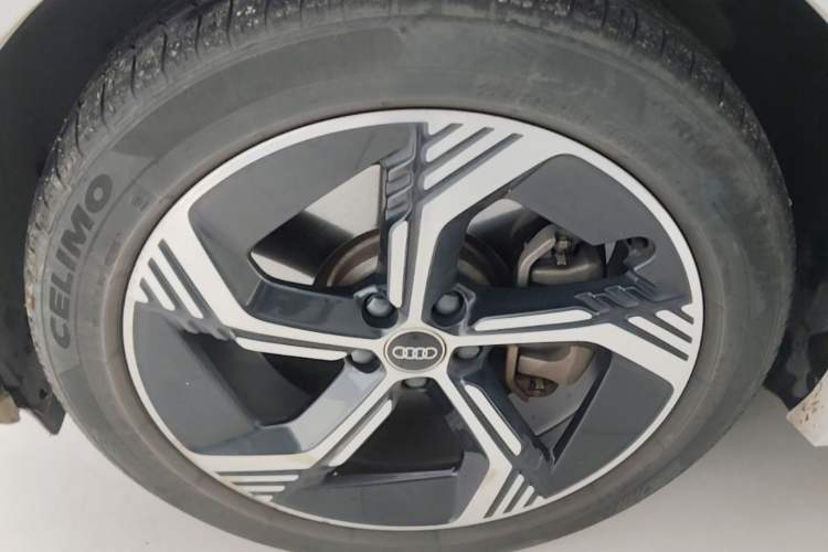 Used Audi Q4 e-tron 2023 40 e-tron Boundary Edition Left Front Wheel Hub