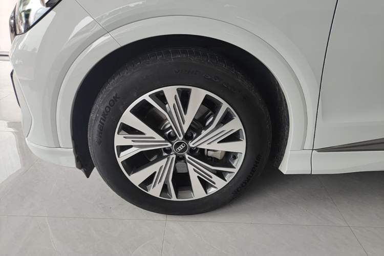 Used Audi Q4 e-tron 2023 40 e-tron Adventure Edition Left Front Wheel Hub