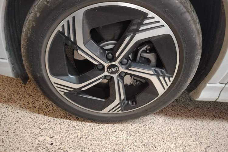 Used Audi Q4 e-tron 2023 40 e-tron Boundary Edition Left Front Wheel Hub