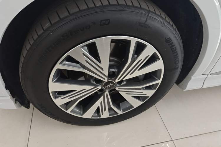 Used Audi Q4 e-tron 2023 40 e-tron Adventure Edition Left Front Wheel Hub