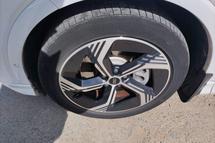 Used Audi Q4 e-tron 2023 40 e-tron Boundary Edition Left Front Wheel Hub