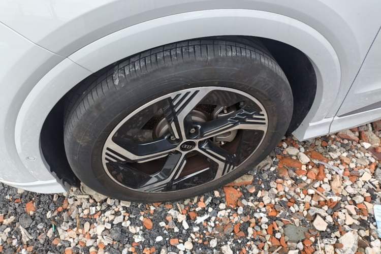 Used Audi Q4 e-tron 2023 40 e-tron Boundary Edition Left Front Wheel Hub