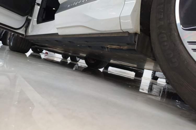 Used Audi Q4 e-tron 2023 40 e-tron Boundary Edition Left Side Sill