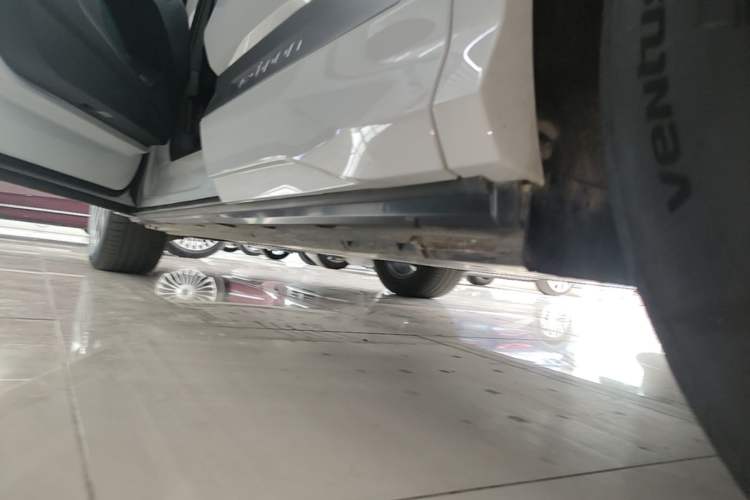 Used Audi Q4 e-tron 2023 40 e-tron Adventure Edition Left Side Sill