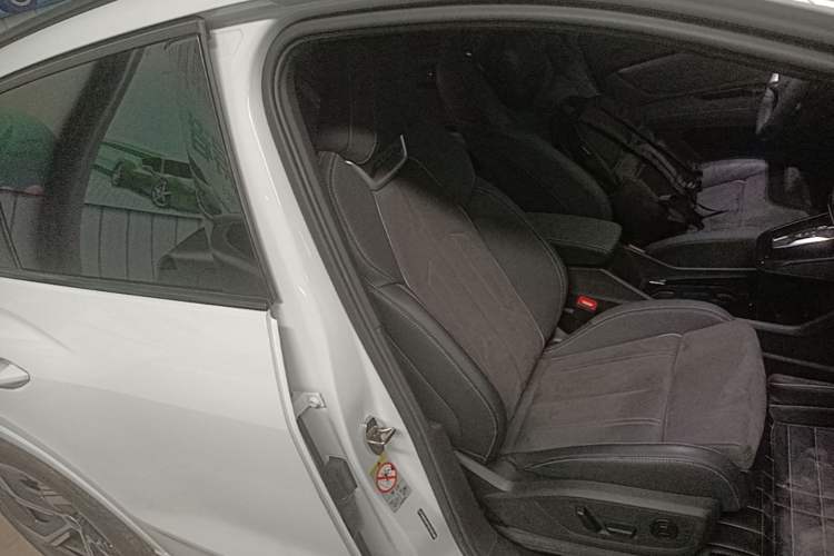 Used Audi Q4 e-tron 2023 40 e-tron Boundary Edition Right Front Seat