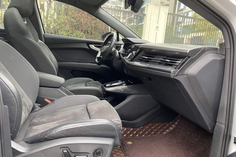 Used Audi Q4 e-tron 2023 40 e-tron Boundary Edition Right Front Seat